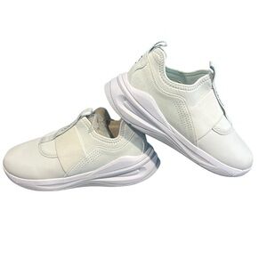 Clove Solo White Slip On Waterproof Fluid Proof Comfort NEW Size 9